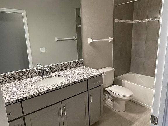 4th image of 29918 Southwell Ln