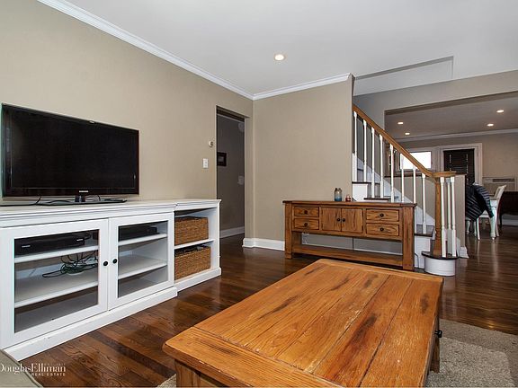 3rd image of 19 Briaroot Dr