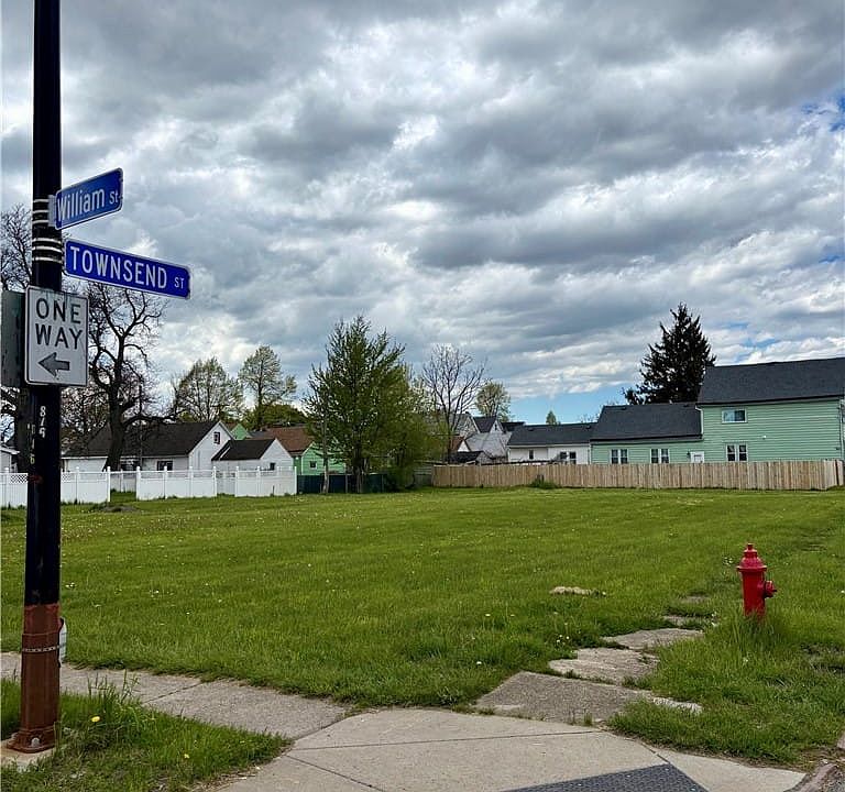 1st image of 814 William St