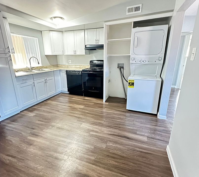 2nd image of 2561 Jellison St #2571