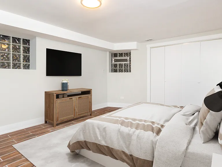 825 N Oakley Blvd #G — Photo 6