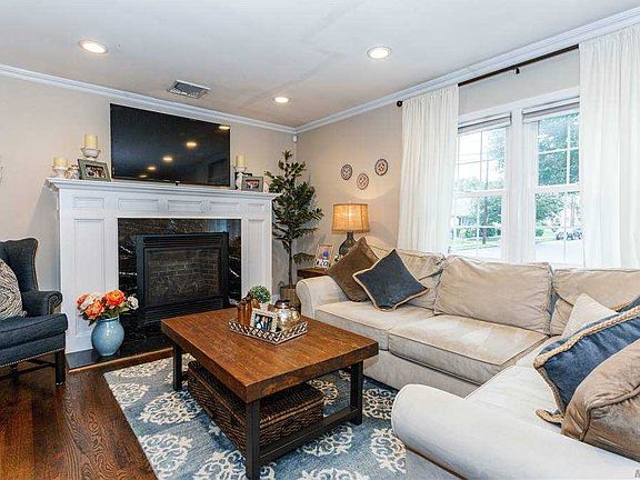 2nd image of 147 Caroline Ave