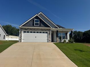 692 Davis Ln, Inman, SC 29349