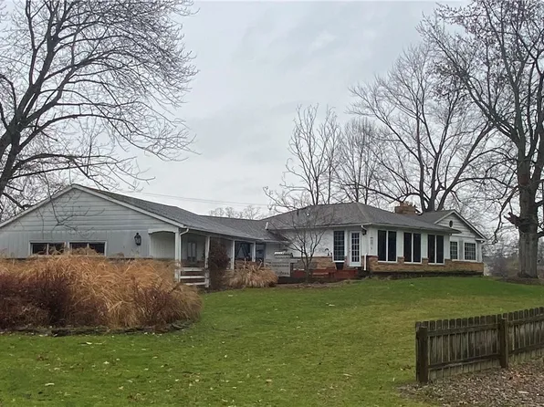 7640 W Lake Dr, Walton Hills, OH 44146