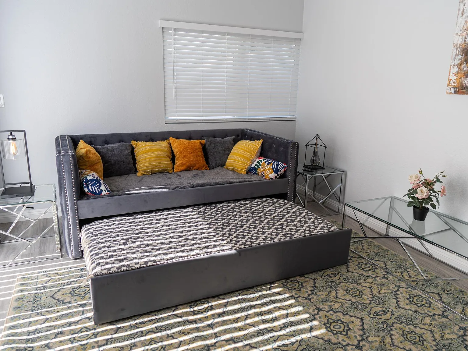 5 bed, 1600 sqft, $9,000 — Photo 2