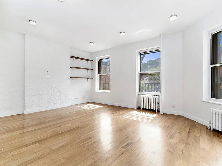 48 Bedford St #4A — Photo 2
