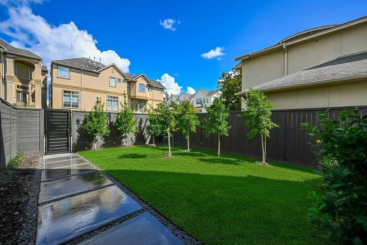 3 bed, 3.5 bath, 3437 sqft, $8,100 — Photo 4