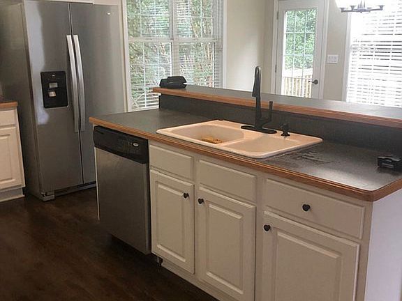 5th image of 227 Christina Ct