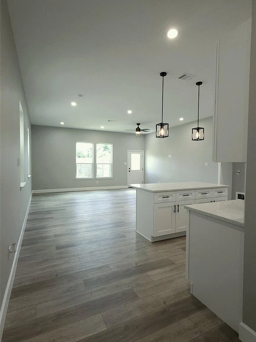 3 bed, 2.5 bath, 2166 sqft, $2,200 — Photo 2