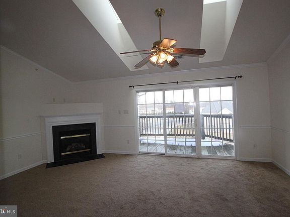 3rd image of 152 Brookland Ct APT 10