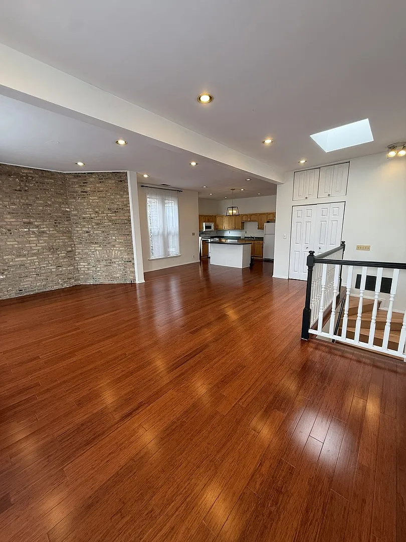 3 bed, 1300 sqft, $1,975 — Photo 4