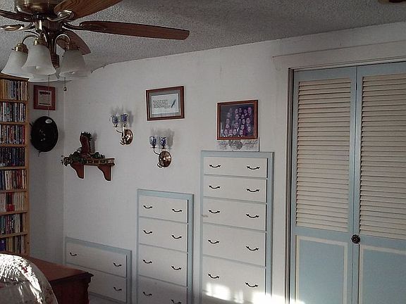 Built-in drawers in master B