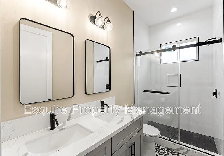 549 N Carty Dr — Photo 5