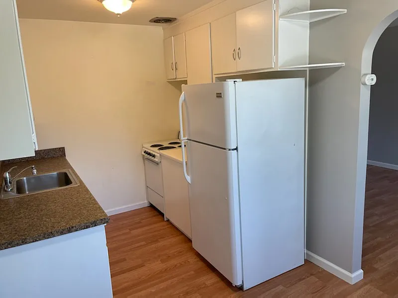 Laurel Apartments - 3 — Photo 2