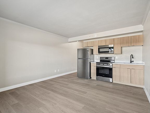 2nd image of 1601 N Oracle Rd #4-102