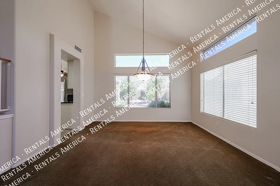 Spacious 5 Bed / 3 Bath Home in Desirable Hillcrest Ranch — Photo 3