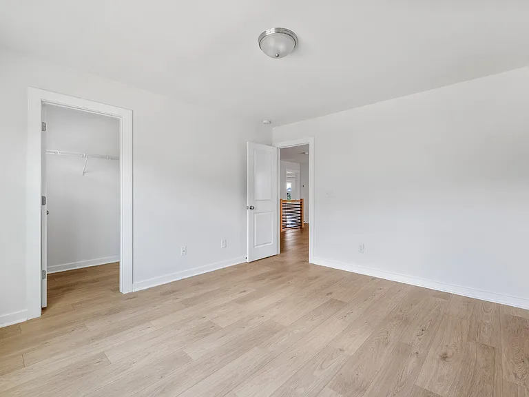 1069 Pennington Dr — Photo 32