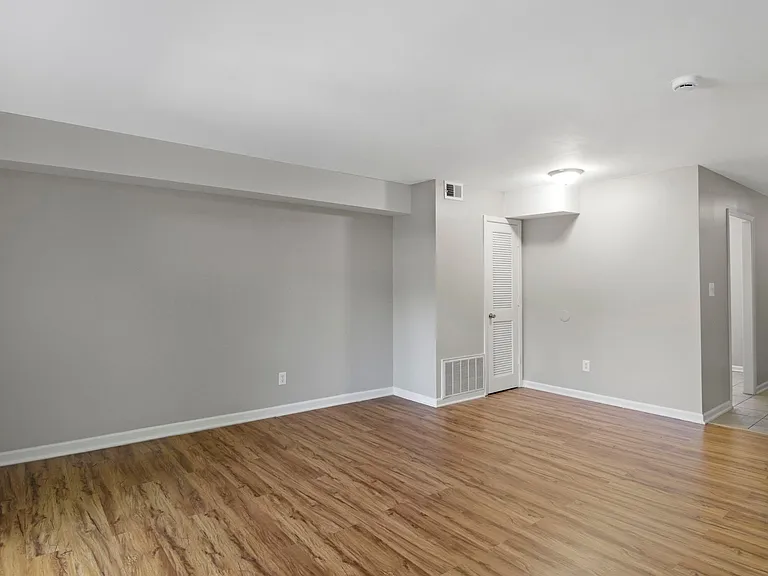 The Riverside Apartment Homes — Photo 7