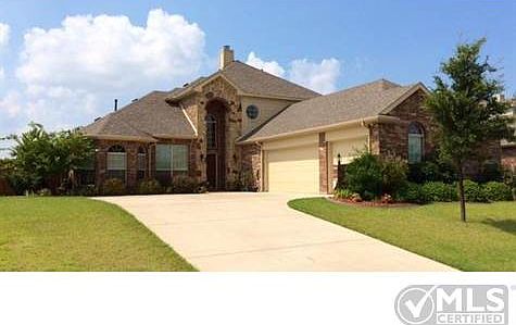 Great Drive Up with 3 Car Garage