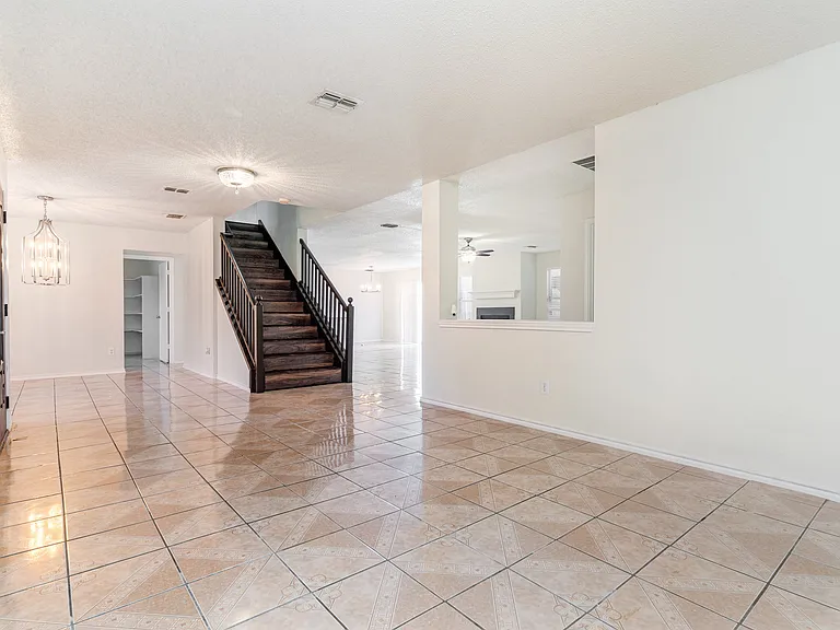 1810 Cedar Ridge Dr — Photo 5