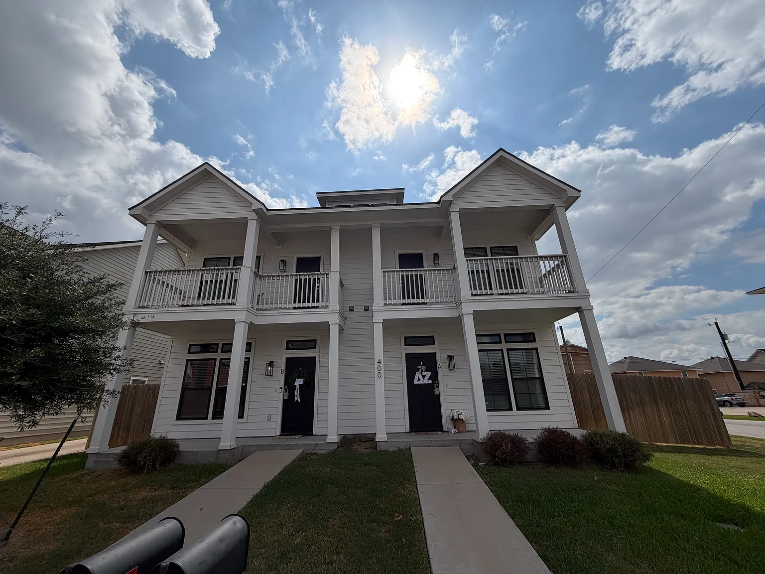 5 bed, 5.5 bath, 2010 sqft, $4,500 — Photo 2