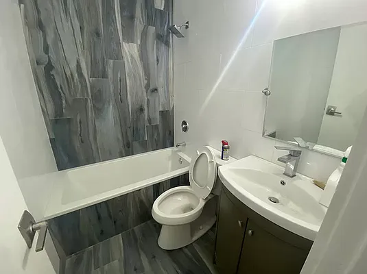 Rented by Evergreen Realty & Investments | media 18