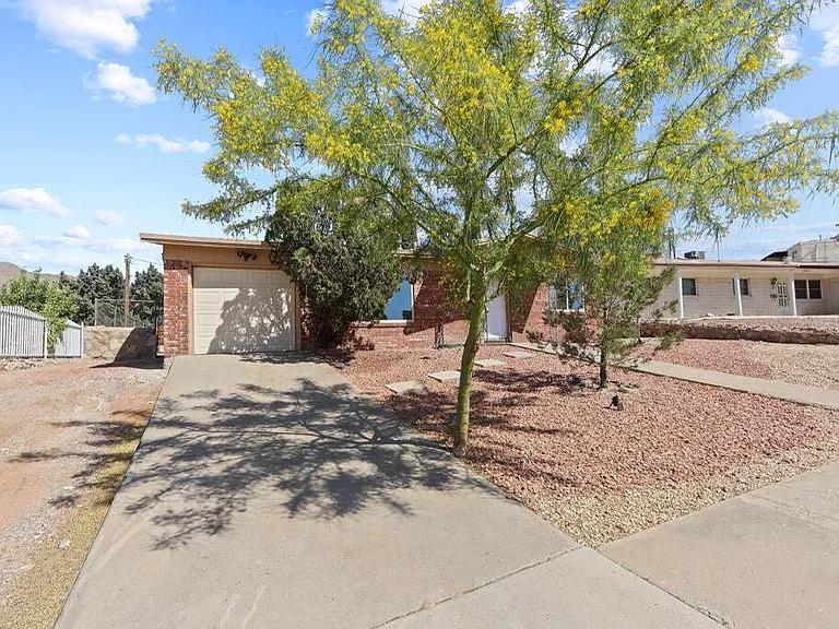 304 Carnival Dr — Photo 37