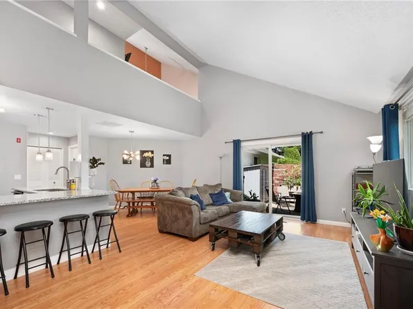 933 Williamsburg Cir, Warwick, RI 02886