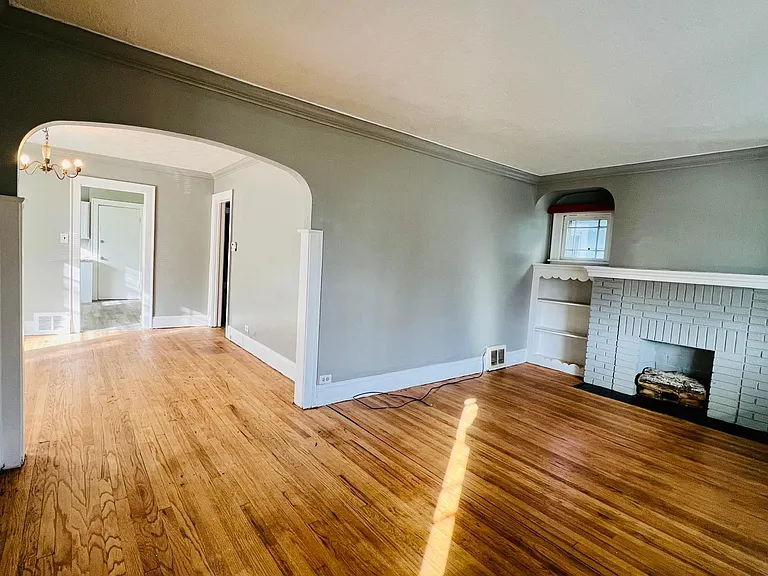 3542 W 119th St #2 — Photo 4