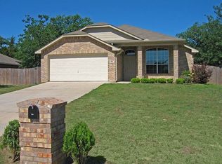 386 Molly Ln, Lindale, TX 75771