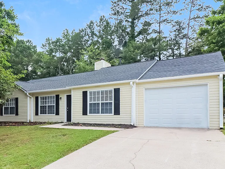 4961 Hampstead Ln — Photo 3