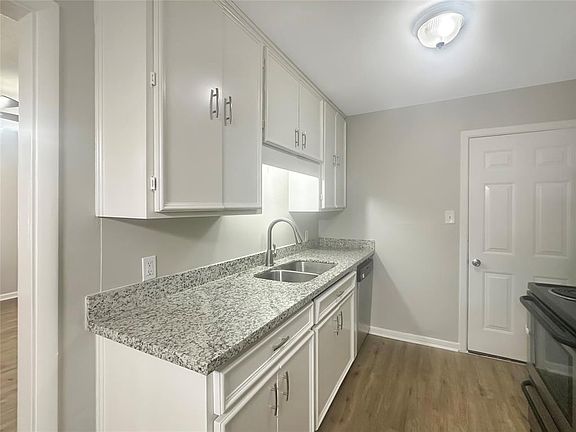 3rd image of 203 W Saunders Street