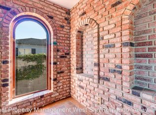 6829 Encino Ave, Van Nuys, CA 91406