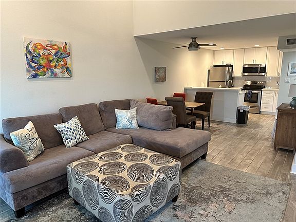 4th image of 611 Lauderdale Dr #611
