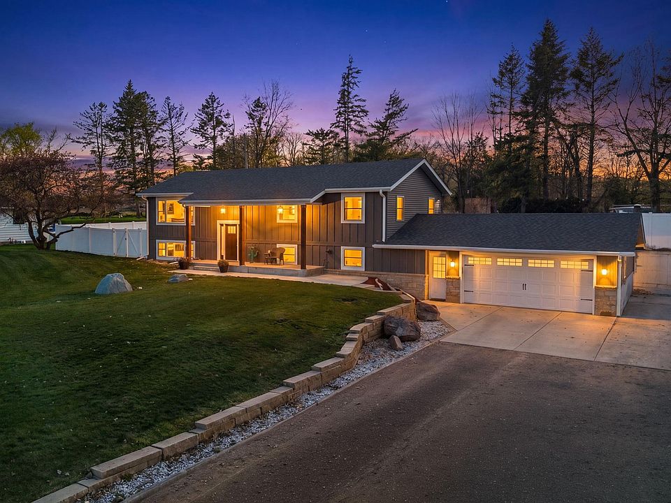 1st image of 33366 Sibley Heights Ln