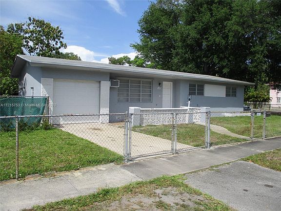 2nd image of 995 NE 129th St #995