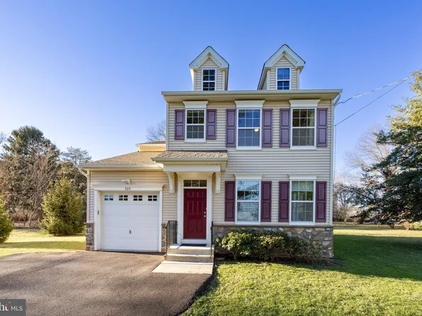 223 W 7th Ave, Trappe, PA 19426