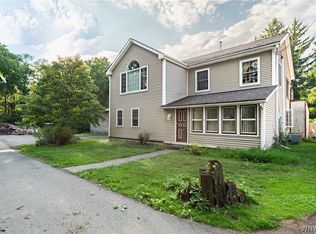 7 Division St, Bowmansville, NY 14026