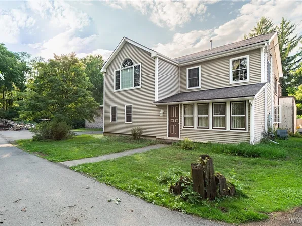 7 Division St, Bowmansville, NY 14026