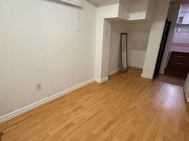 114 Sheldrake Ct #BASEMENT — Photo 5