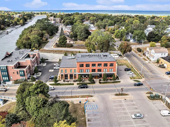 86 Washington St #5, Manistee, MI 49660