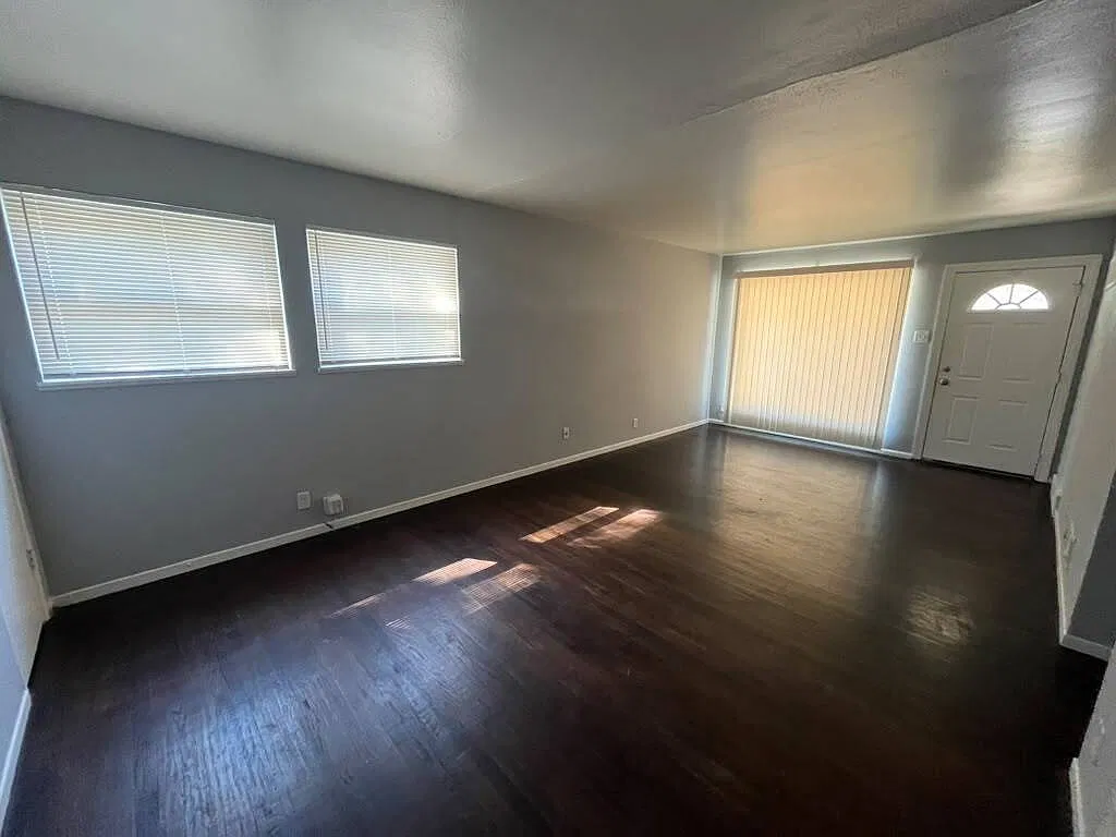 3 bed, 1.0 bath, 927 sqft, $1,630 — Photo 4