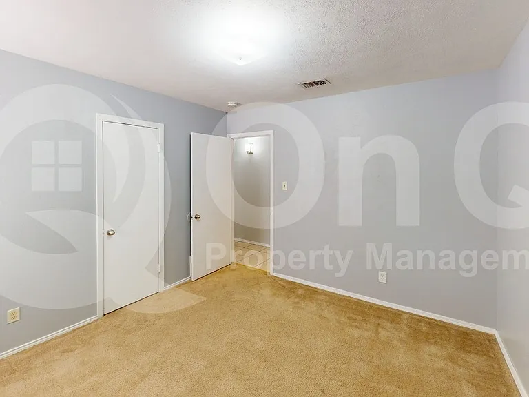 1505 Montclair St — Photo 10