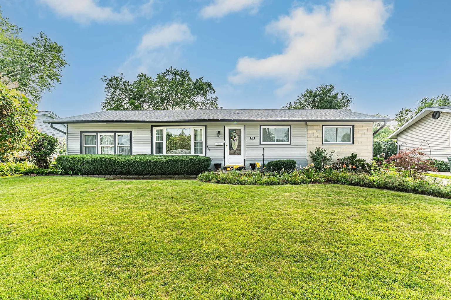 210 Basswood Dr photo 1