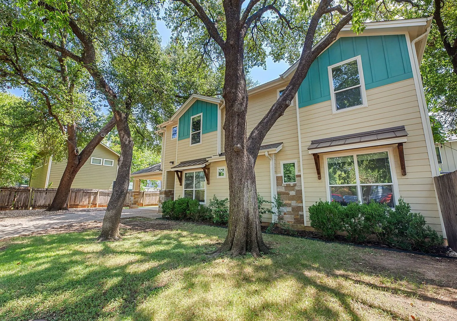 Ut Pre-Lease: Central Austin 6-Bedroom Home With High-End Finishes & Large Fenced Turf Yard — Photo 4
