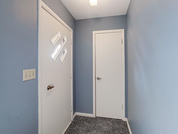 4th image of 118 N Highland St