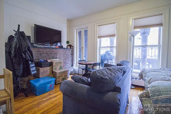 Rented by City Connections Realty | media 4