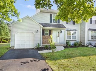 3 Choctaw Ridge Rd, Branchburg, NJ 08876