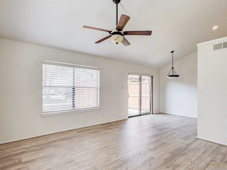 5640 Cedar Creek Dr — Photo 10