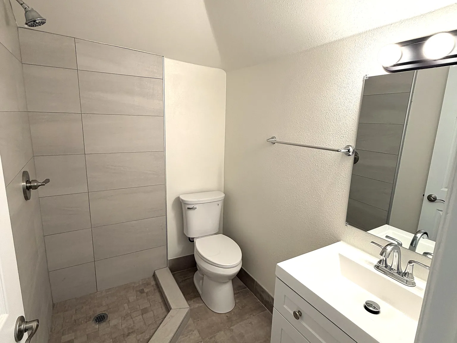 3 bed, 1234 sqft, $3,200 — Photo 2